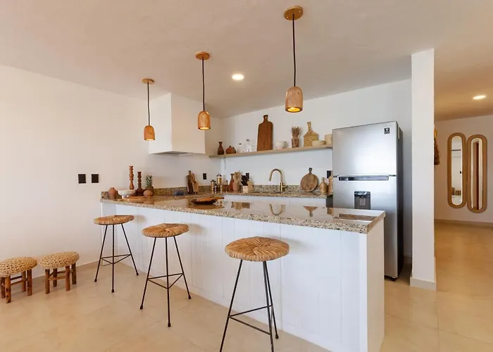 Ocean Plaza By Zama Homes Apartment